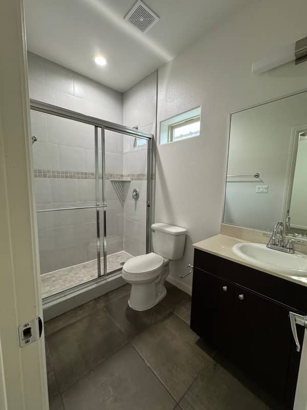 Main bathroom with walk-in shower